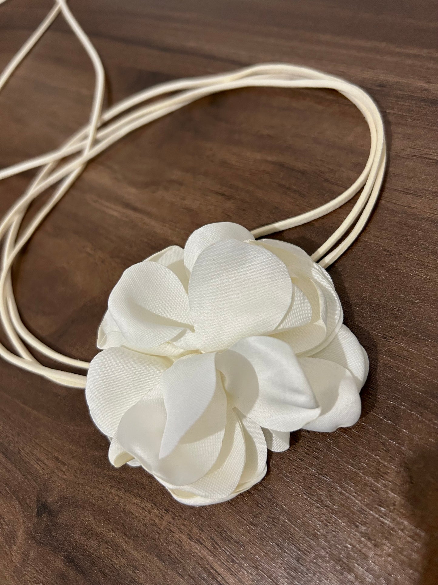 Choker Flor Ivory